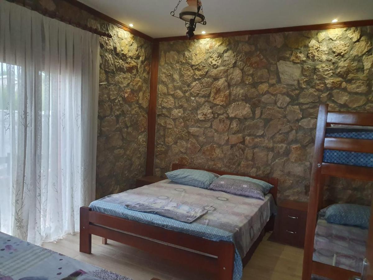 Brifs Apartament *